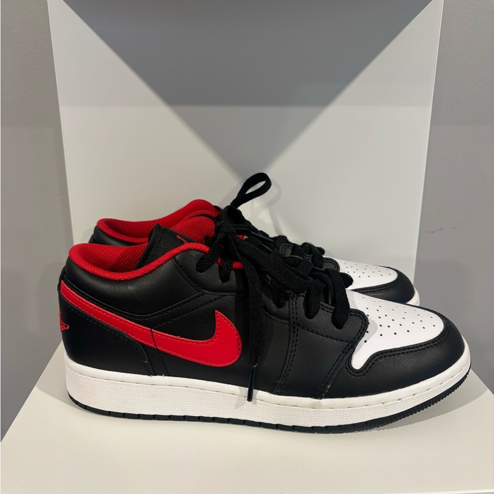 Jordan 1 low white toe